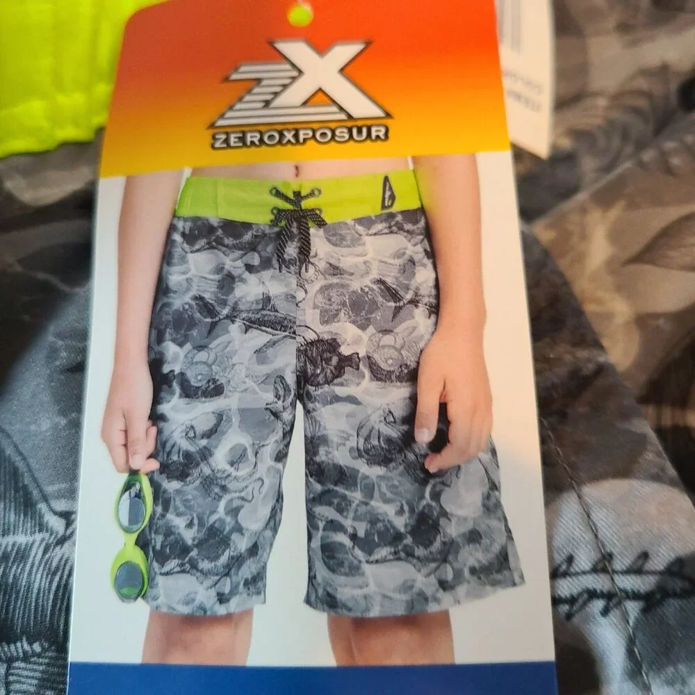 XEROXPOSUR SWIM SHORTS & GOGGLES -UPF 50+ SHARKSKIN SIZE 18/20